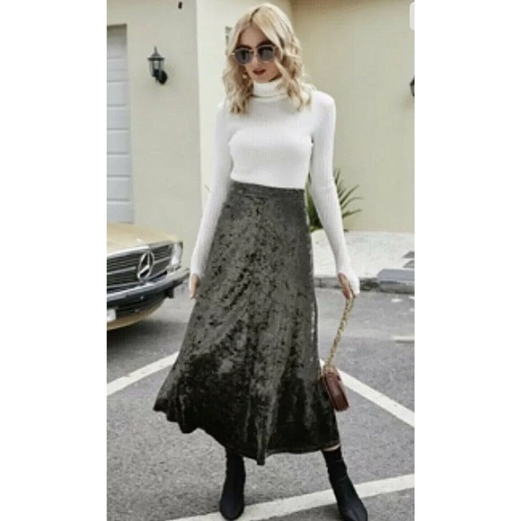 ✨HP✨ZARA XS Dark Green Velvet Midi Skirt - Picture 4 of 8